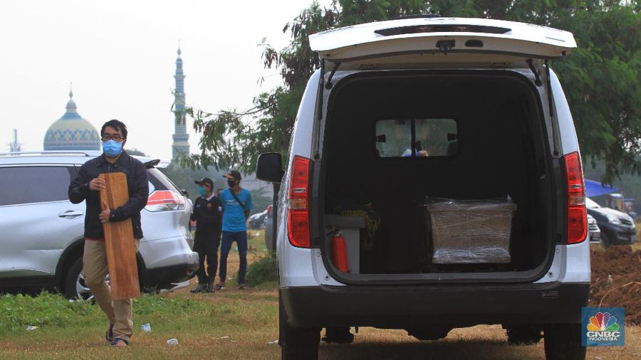 TPU Tegal Alur menjadi salah satu tempat pemakaman jenazah dengan protokol tetap Covid-19.