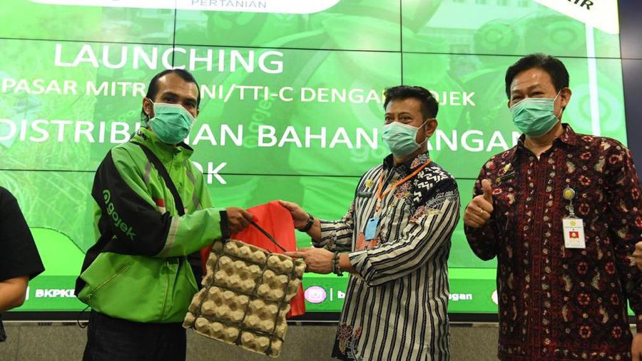 Sebanyak 11 komoditi pangan bisa dijual secara online, petani menanggapi positif.