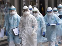 Covid-19 Menggila, Tetangga RI Imbau Pakai Masker Lagi!
