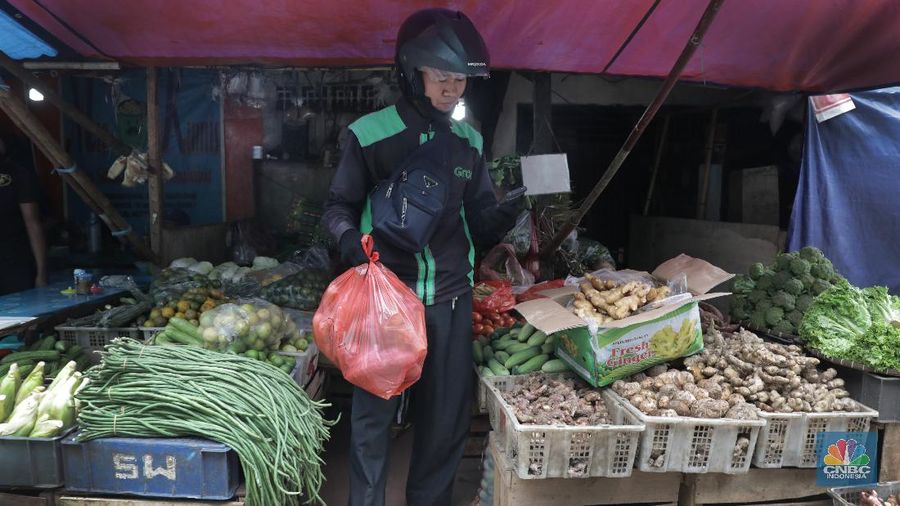 Pelayanan Pasar Tradisional via Online (CNBC Indonesia/Muhammad Sabki)