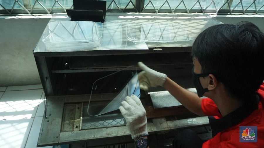 Proses pembuatan itu dilakukan dengan sederhana.