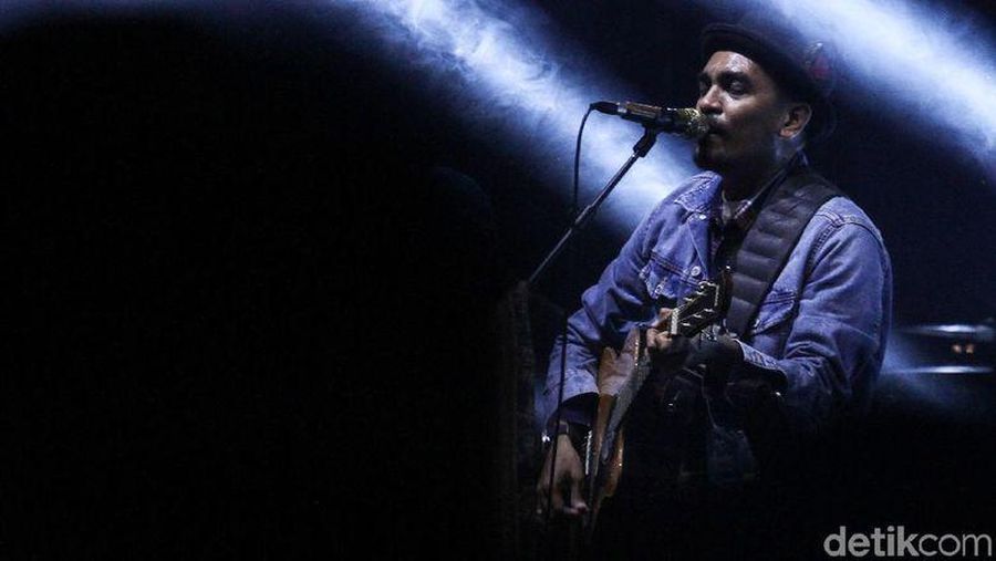 Kepergian penyanyi berbakat Glenn Fredly, meninggalkan luka mendalam.