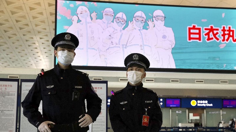 Masa lockdown sudah resmi dicabut di Wuhan. Bandara dan stasiun di ibu kota Provinsi Hubei kembali dipadati ribuan orang.