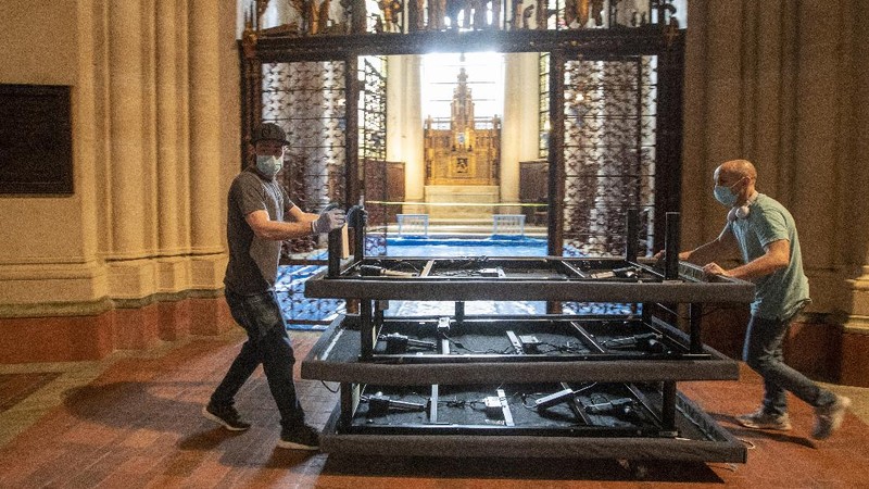 Pihak berwenang Amerika Serikat mengubah Katedral St. John the Divine di Manhattan, New York, menjadi rumah sakit pasien virus corona (COVID-19).