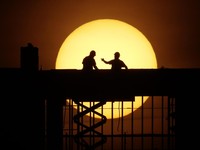 Lupakan Sejenak Corona, Lihat Indahnya Supermoon di Dunia