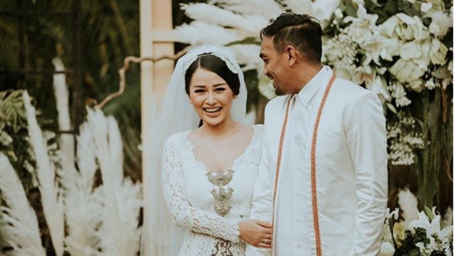 Penyanyi Glenn Fredly menghembuskan napas terakhirnya pada sore kemarin Rabu (8/4/2020). Ia dikabarkan meninggal akibat penyakit meningitis yang dideritanya.