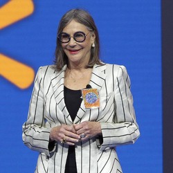 Sosok Alice Walton, Wanita Terkaya yang Pakai Mobil Butut