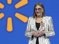 Sosok Alice Walton, Wanita Terkaya yang Pakai Mobil Butut