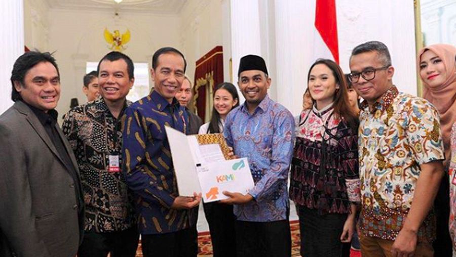 Kabar duka menyelimuti industri musik Tanah Air.