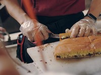Ada Wabah Corona, Omzet Outlet Martabak Ini Tetap Lancar Jaya