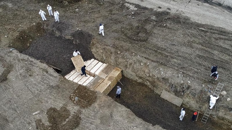Tingginya kasus kematian akibat Covid-19 di New York memaksa pemerintah setempat terpaksa membuat pemakaman massal di Pulau Hart, Bronx.