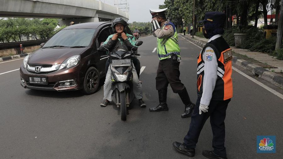 Penerapan Pembatasan Sosial Berskala Besar (PSBB) ini bertujuan demi menekan penyebaran pandemi corona (Covid-19).