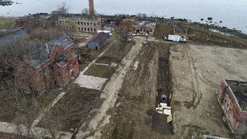 Tingginya kasus kematian akibat Covid-19 di New York memaksa pemerintah setempat terpaksa membuat pemakaman massal di Pulau Hart, Bronx.