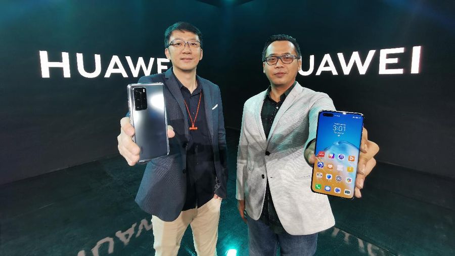 Huawei P40 Pro hadir dalam dua varian warna, yakni Deep Sea Blue dan Silver Frost. Ponsel ini dibanderol Rp 14,499 juta.
