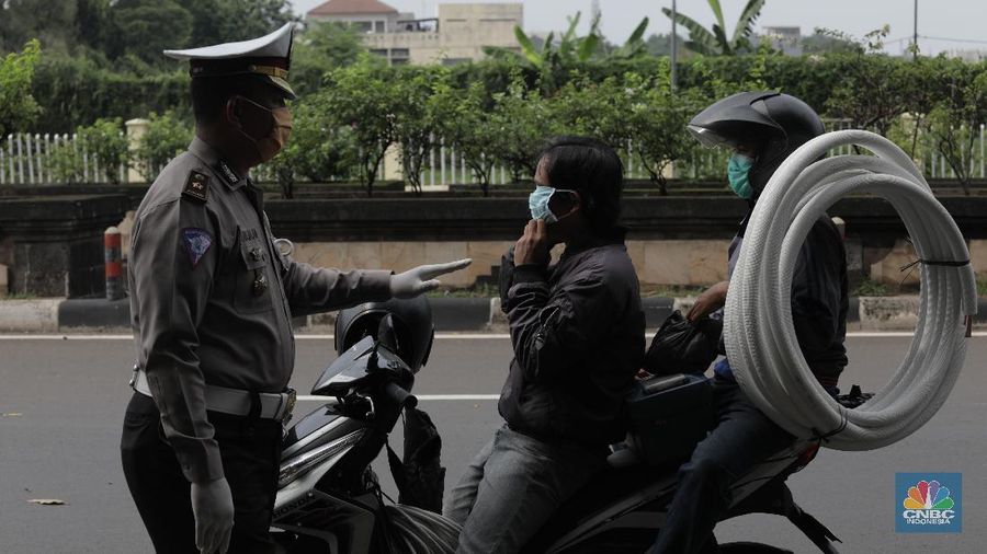 Penerapan Pembatasan Sosial Berskala Besar (PSBB) ini bertujuan demi menekan penyebaran pandemi corona (Covid-19).