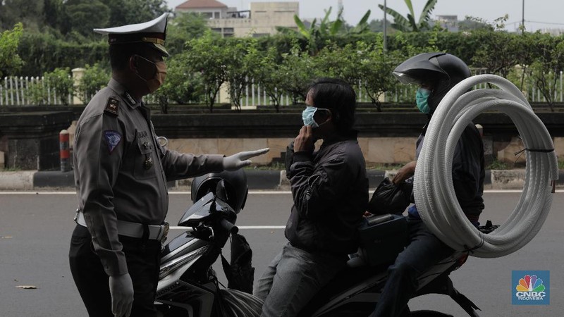 Penerapan Pembatasan Sosial Berskala Besar (PSBB) ini bertujuan demi menekan penyebaran pandemi corona (Covid-19).