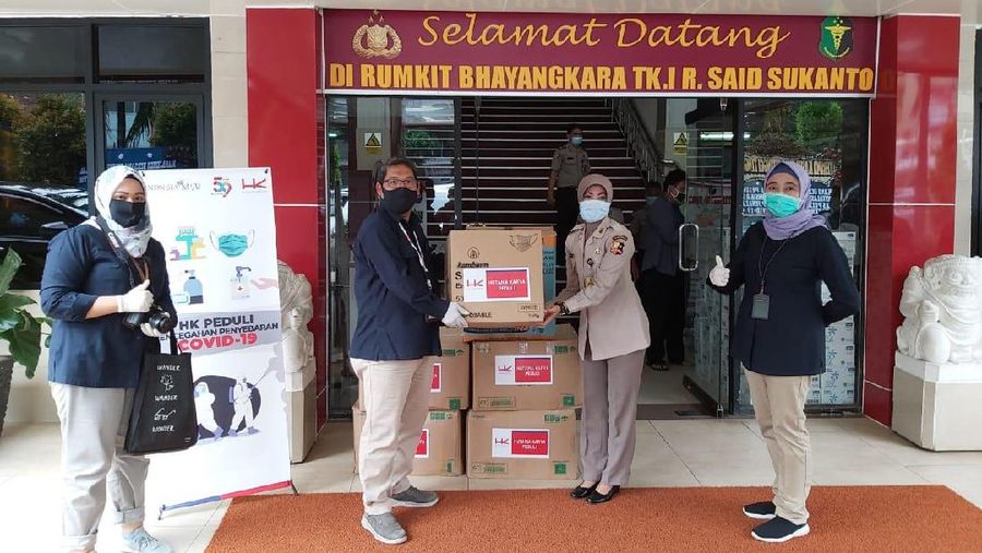 PT Hutama Karya (Persero) telah menyerahkan bantuan APD sesuai standar ke beberapa rumah sakit, sebagai garda terdepan dalam penanganan Covid-19.