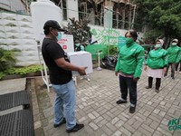 Konkret, Grab Bagikan Bantuan Sembako untuk Mitra Driver