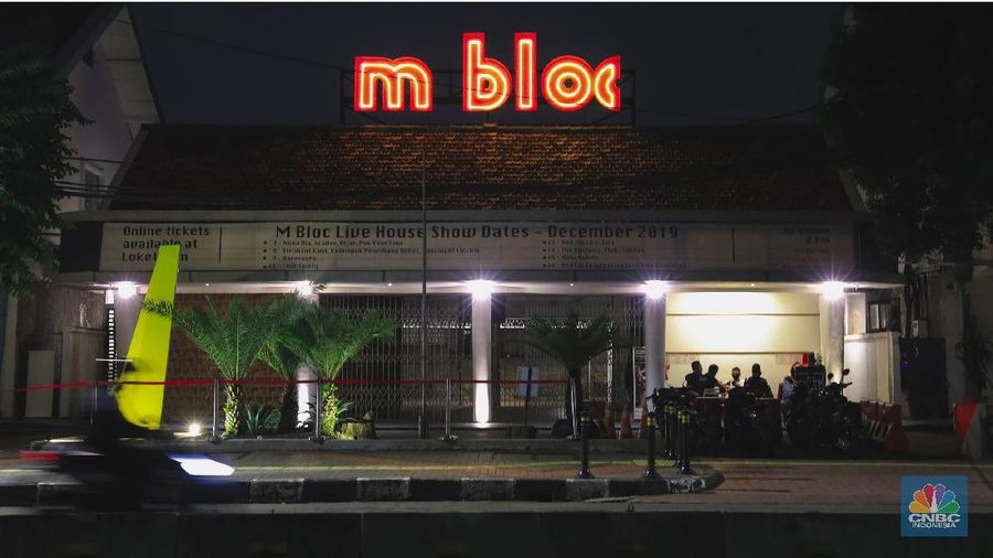 Hingar bingar tempat nongkrong di Jakarta kini tak terlihat, sejumlah tempat nongkrong seperti m bloc dan pasar festival yang biasanya ramai oleh anak muda kini tutup sementara. (CNBC Indonesia/ Andrean Kristianto)