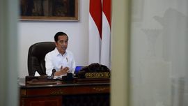 Belum Longgarkan PSBB, Jokowi Tetap Pertimbangkan Korban PHK