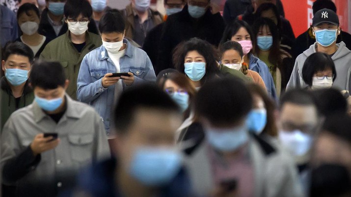 Commuters wear face masks to protect against the spread of new coronavirus as they walk through a subway station in Beijing, Thursday, April 9, 2020. China's National Health Commission on Thursday reported dozens of new COVID-19 cases, including most of which it says are imported infections in recent arrivals from abroad and two 