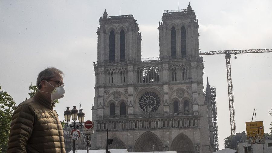 Prancis perpanjang masa Lockdown. (AP/Laurent Cipriani)