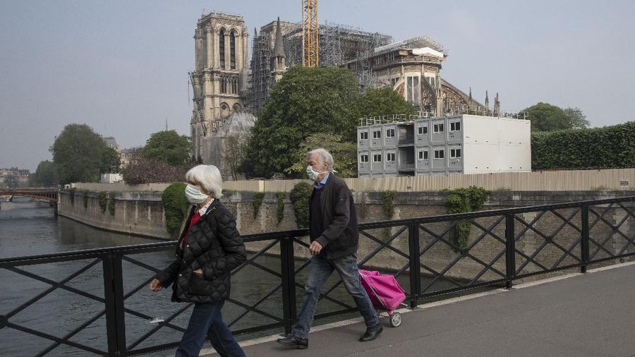 Prancis perpanjang masa Lockdown. (AP/Laurent Cipriani)