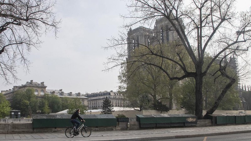Prancis perpanjang masa Lockdown. (AP/Laurent Cipriani)