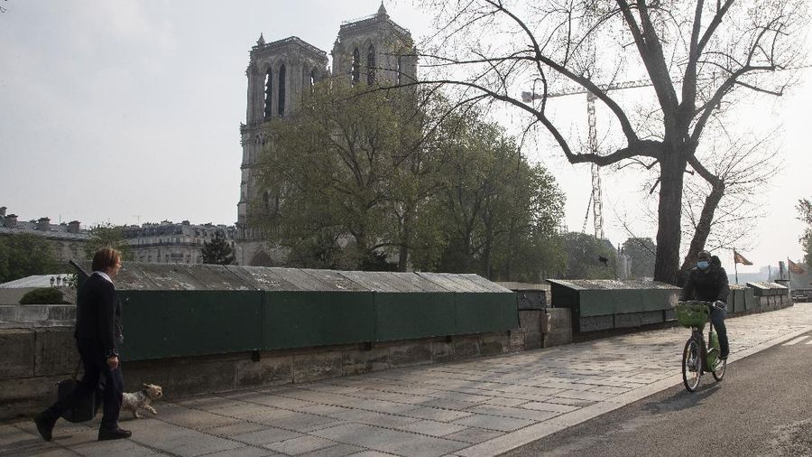 Prancis perpanjang masa Lockdown. (AP/Laurent Cipriani)