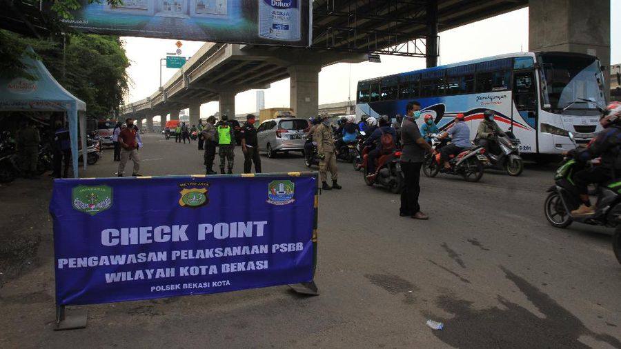 Pembatasan Sosial Bersekala Besar (PSBB) di Bekasi. (CNBC Indonesia/Tri Susilo)