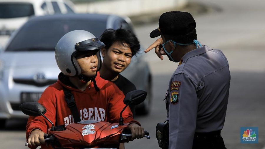 Pemberlakuan PSBB di Depok (CNBC Indonesia/Andrean Kristianto)