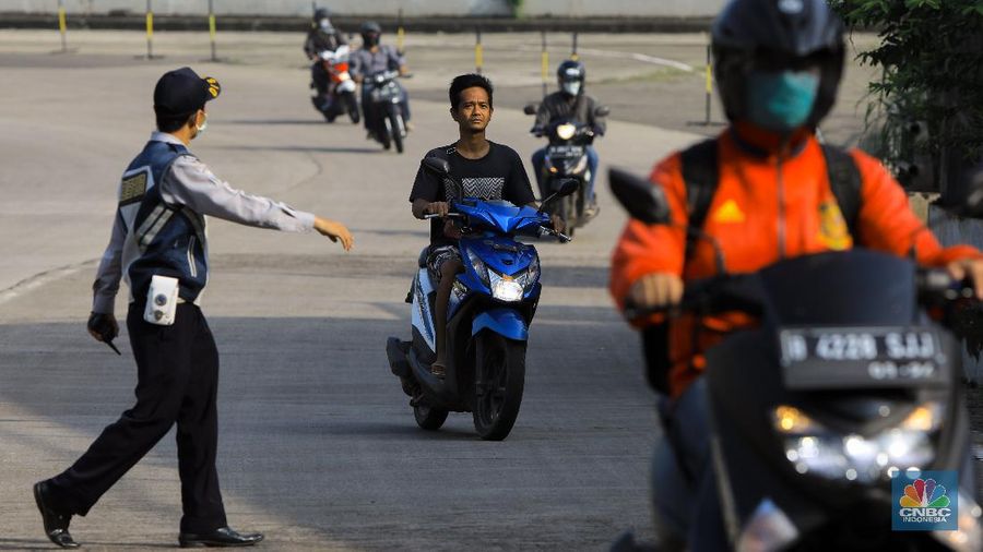 Pemberlakuan PSBB di Depok (CNBC Indonesia/Andrean Kristianto)