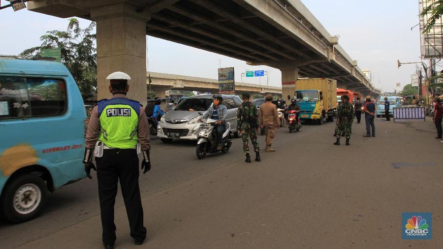 Pembatasan Sosial Bersekala Besar (PSBB) di Bekasi. (CNBC Indonesia/Tri Susilo)