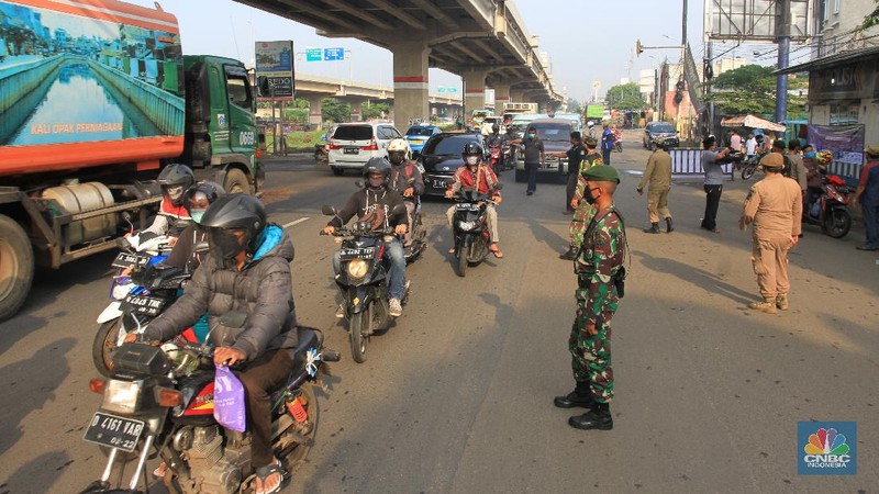 Pembatasan Sosial Bersekala Besar (PSBB) di Bekasi. (CNBC Indonesia/Tri Susilo)