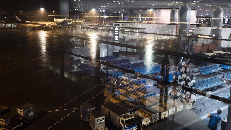 Bandara Internasional Narita di Jepang sepi imbas virus corona. (AP/Jae C. Hong)