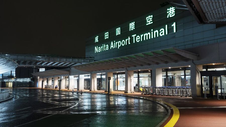 Bandara Internasional Narita di Jepang sepi imbas virus corona. (AP/Jae C. Hong)