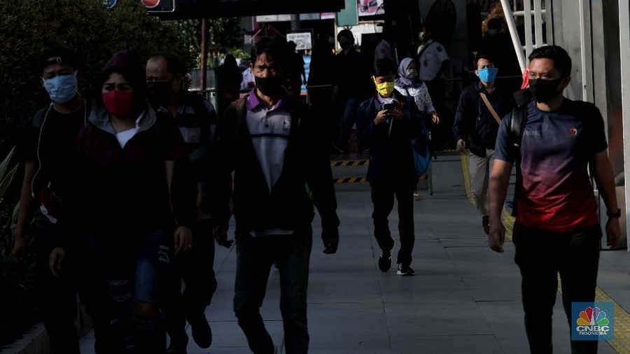 Suasana Stasiun Bogor di PSBB hari Pertama (CNBC Indonesia/Muhammad Sabki)