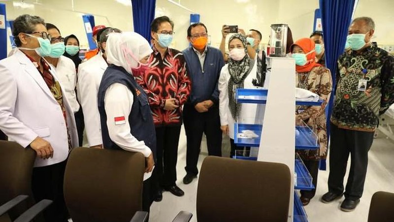 CT Corp bersama Bank Mega membantu renovasi Rumah Sakit Khusus Infeksi (RSKI) Unair Surabaya. (detikcom/Esti Widiyana)