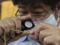 Alamak! Harga Emas Dunia Diramal Ambles Lagi ke US$ 1.700-an
