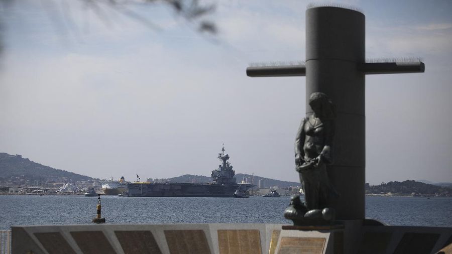 Kapal Induk Tenaga Nuklir di Prancis Charles de Gaulle Terserang Covid-19 (AP/Daniel Cole)AP/Daniel Cole
