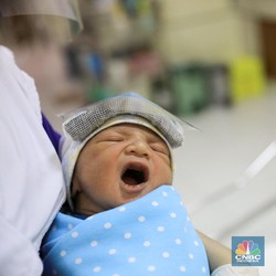 Terungkap Alasan Wajah Bayi tidak Mirip Orang Tua