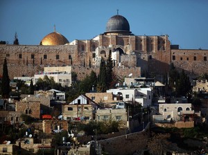 Pemukim Israel Serbu Masjid Al-Aqsa, Kibarkan Bendera Israel