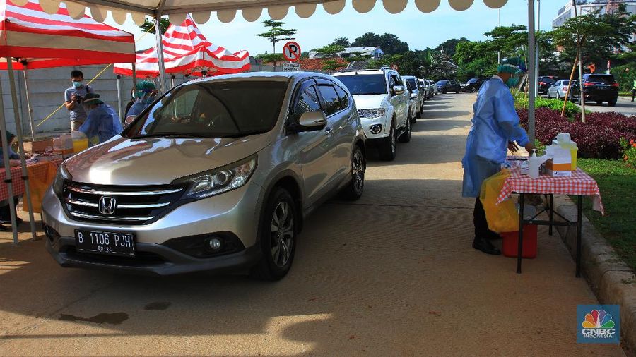 Antusias Masyarakat Drive thru rapid test Covid-19 (Srealm Indonesia/Trisusilo)