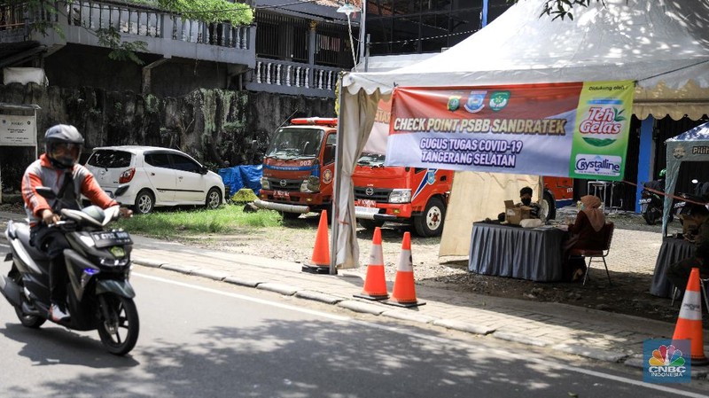 PSBB tiga wilayah Tangerang Raya mencakupi Kabupaten Tangerang yang memiliki perbatasan dengan Serang, Kota Tangerang yang berbatasan dengan DKI Jakarta, dan Tangerang Selatan berbatasan dengan Depok, dan Bogor.  (CNBC INDONESIA/ANDREAN KRISTIANTO)