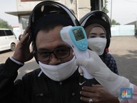 Kurva Corona RI Belum Landai, Beneran Mau New Normal?