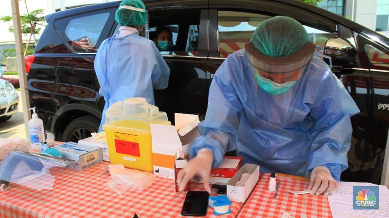 Antusias Masyarakat Drive thru rapid test Covid-19 (Srealm Indonesia/Trisusilo)