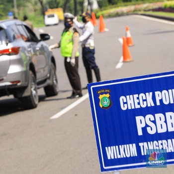 Penampakan Penerapan PSBB Hari Pertama di Tangerang Selatan