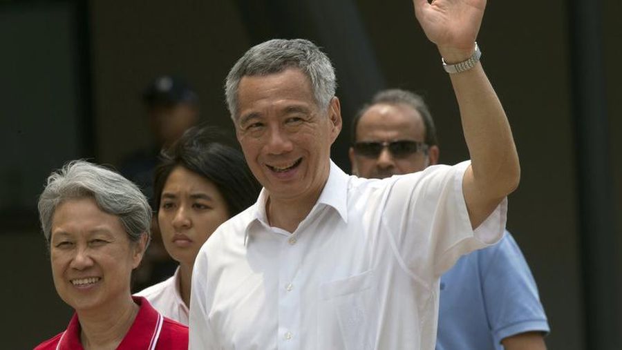 PM Lee Hsien Loong dan istri Ho Ching, 11 Sept  2015. (AP / NG HAN GUAN