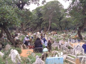 4 Hal yang Tidak Diperbolehkan saat Ziarah Kubur, Yuk Disimak!