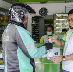 Bisnis Lain Gulung Tikar, Apotek ini Justru Tambah Pegawai
